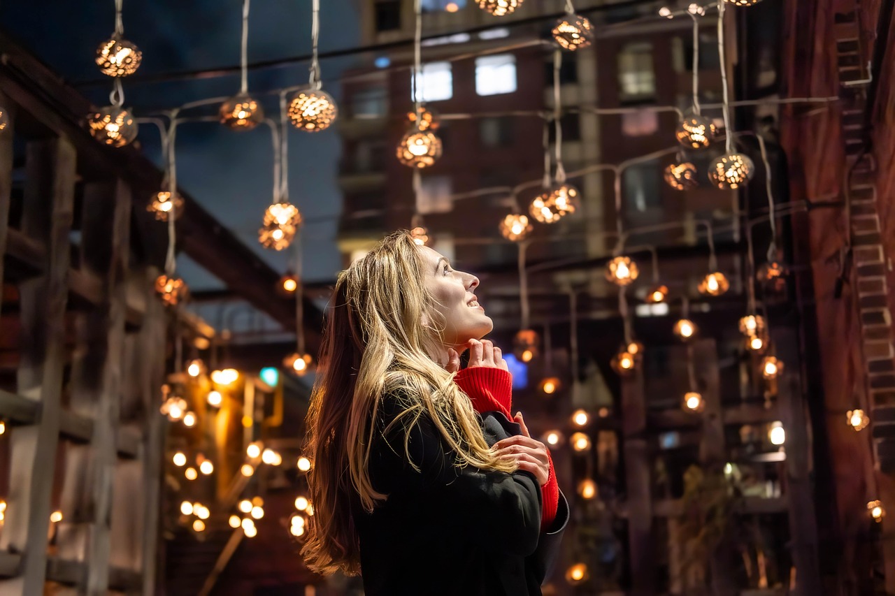 the-story woman, lights, fashion, model, lifestyle, vintage, vibe, stylist, lighting, lantern